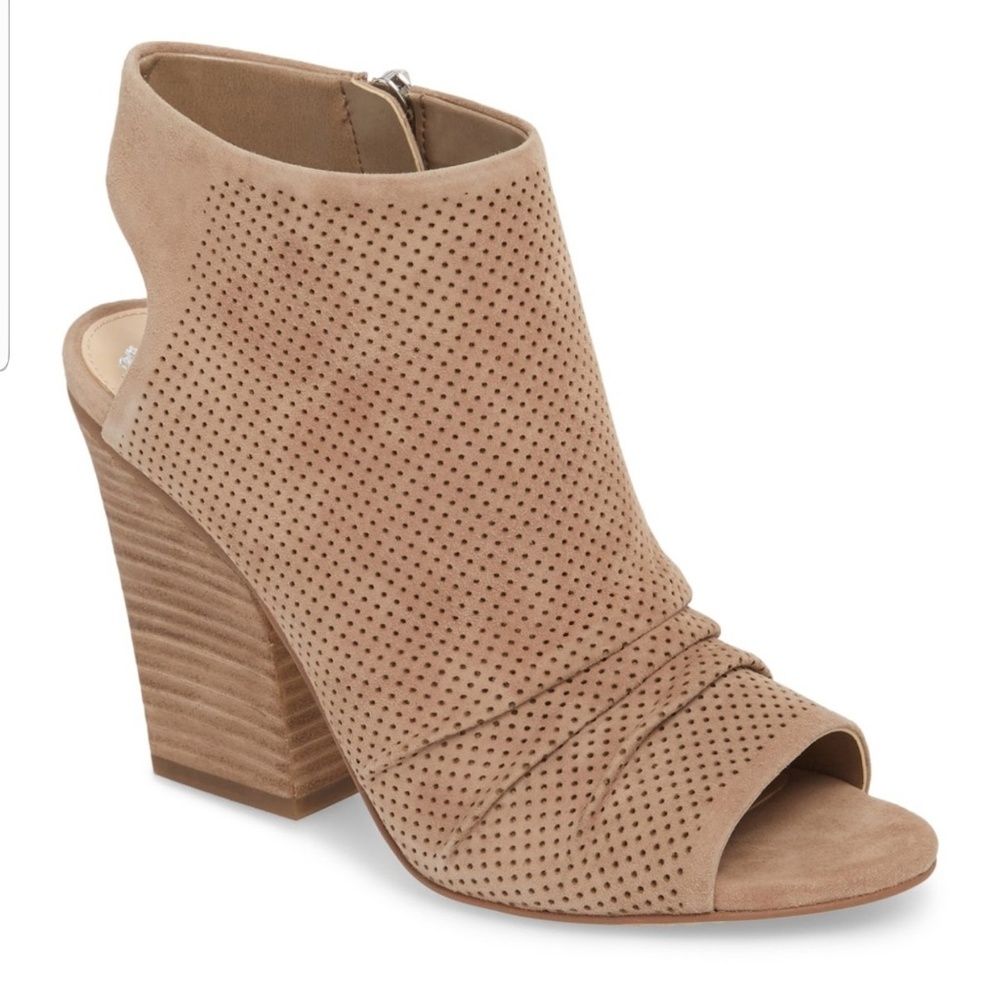 Vince Camuto Peep Toe Sandle